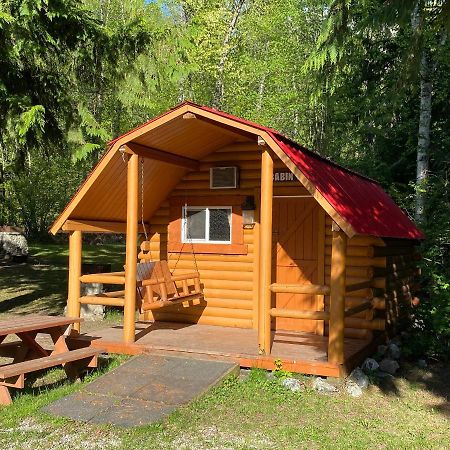 Revelstoke Rv & Cabin Resort Eksteriør bilde