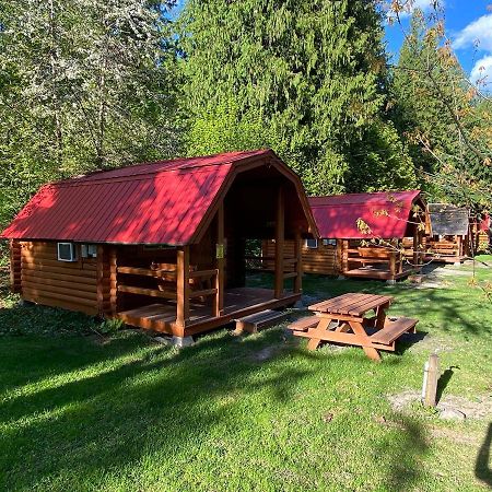 Revelstoke Rv & Cabin Resort Eksteriør bilde